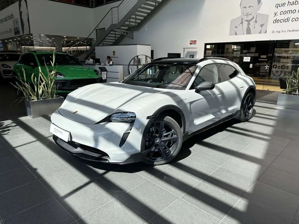 Photo 1 : Porsche Taycan 2022 Electric