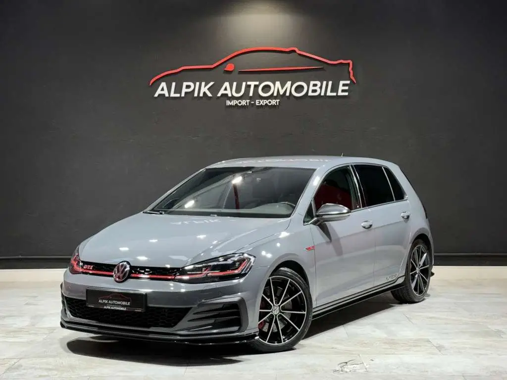 Photo 1 : Volkswagen Golf 2020 Petrol