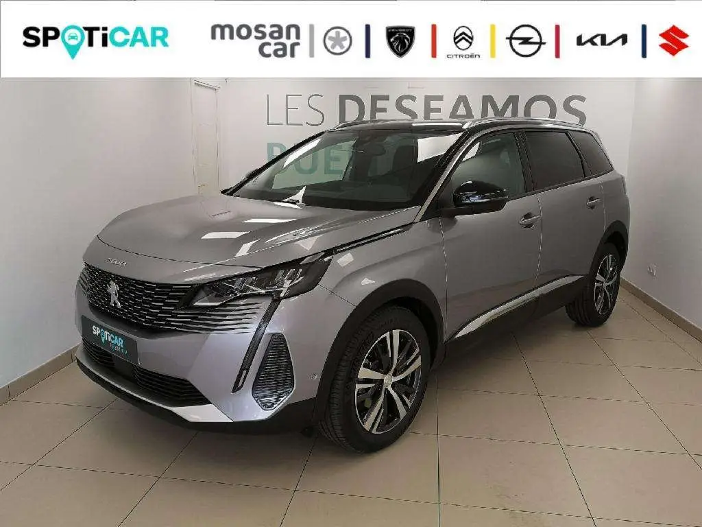 Photo 1 : Peugeot 5008 2023 Essence