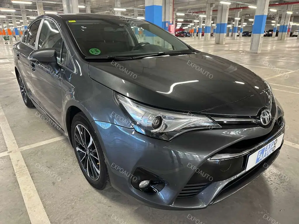Photo 1 : Toyota Avensis 2018 Petrol