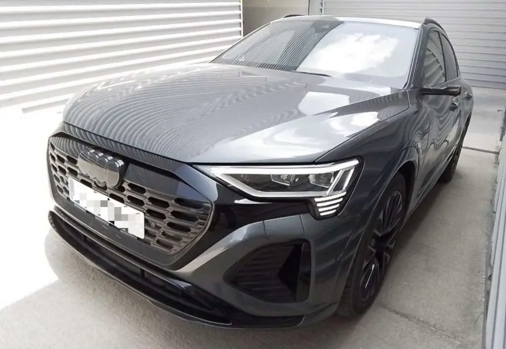 Photo 1 : Audi Q8 2023 Électrique