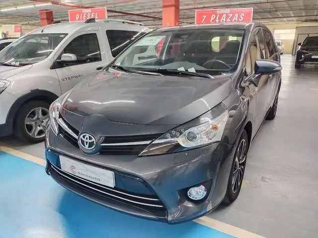 Photo 1 : Toyota Verso 2018 Essence