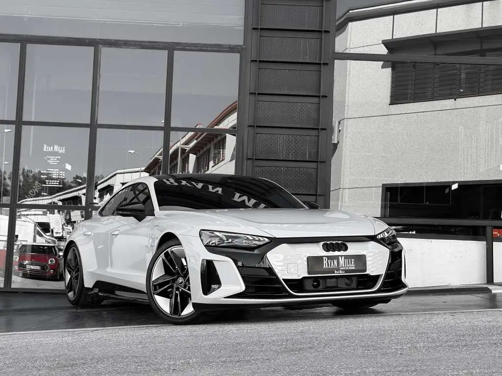 Photo 1 : Audi E-tron 2022 Electric