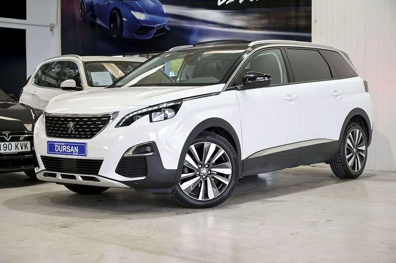 Photo 1 : Peugeot 3008 2019 Essence