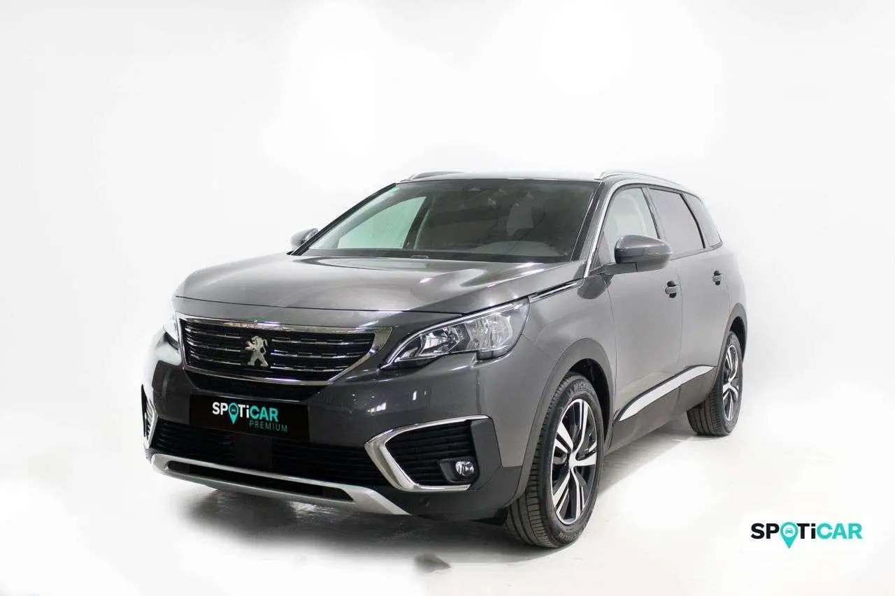 Photo 1 : Peugeot 5008 2020 Essence