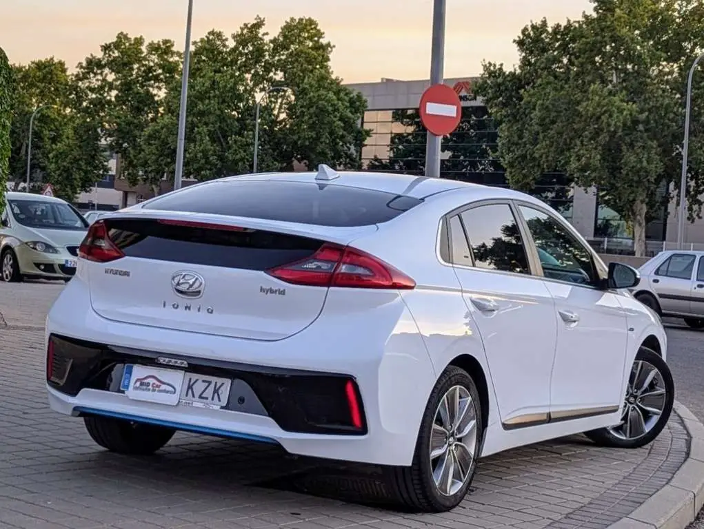 Photo 1 : Hyundai Ioniq 2019 Hybride