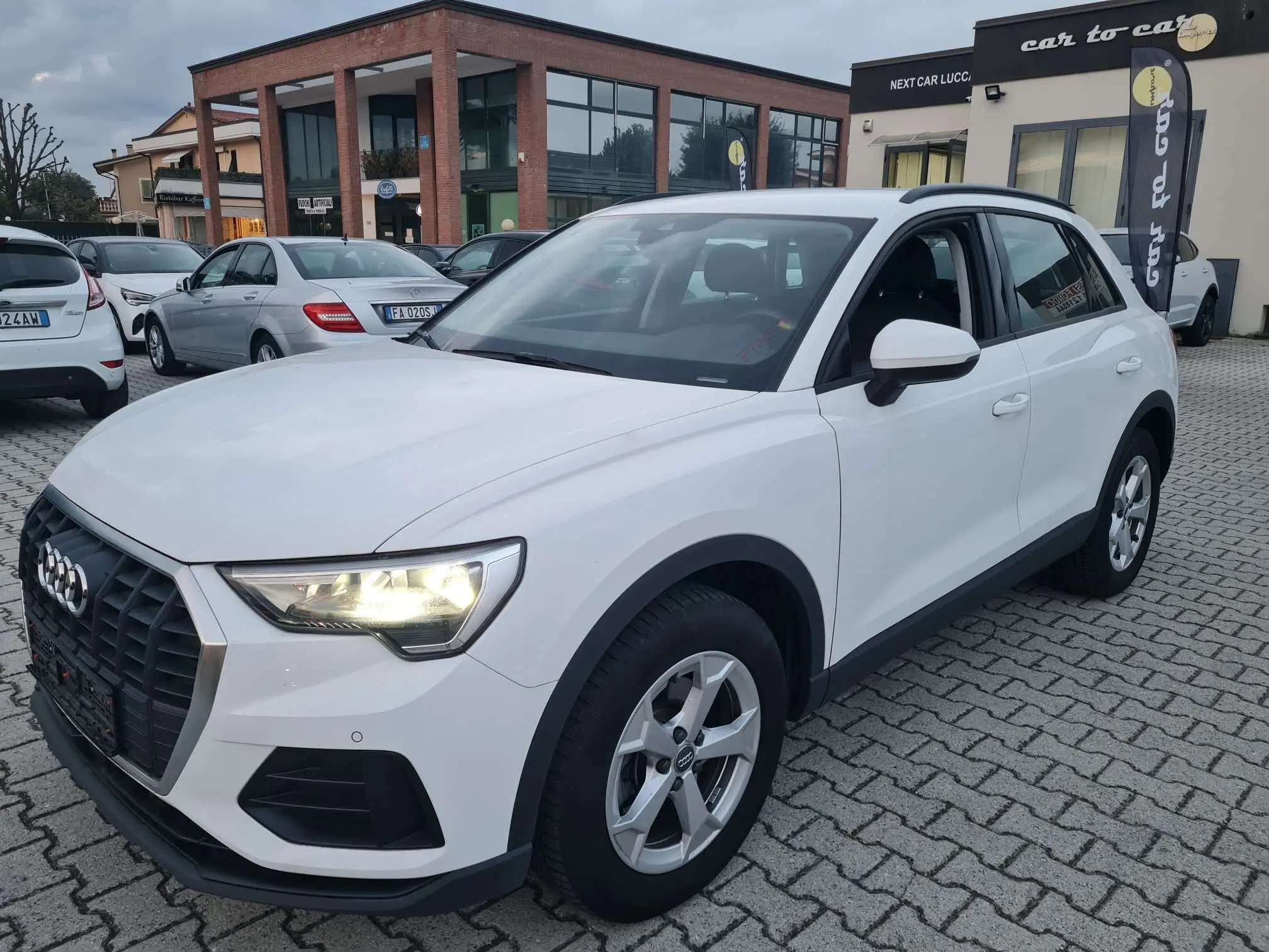 Photo 1 : Audi Q3 2022 Petrol