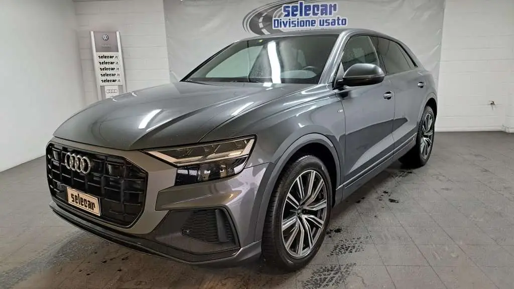 Photo 1 : Audi Q8 2021 Hybrid