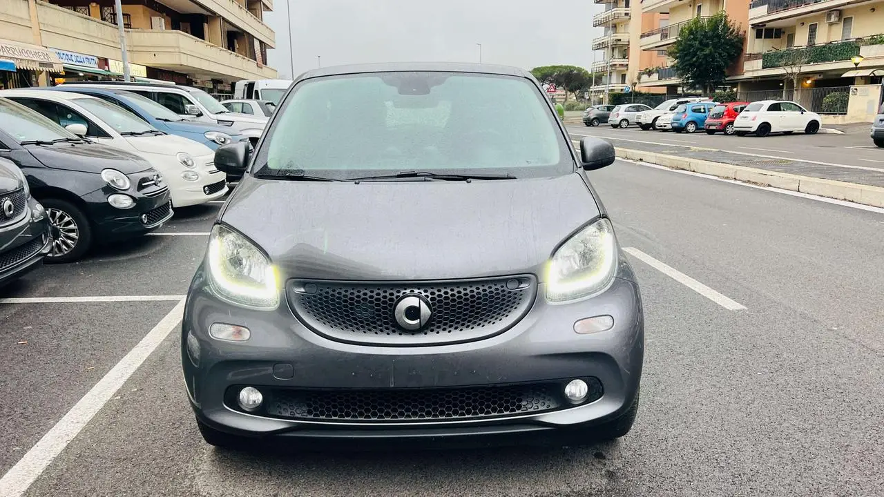 Photo 1 : Smart Forfour 2019 Petrol