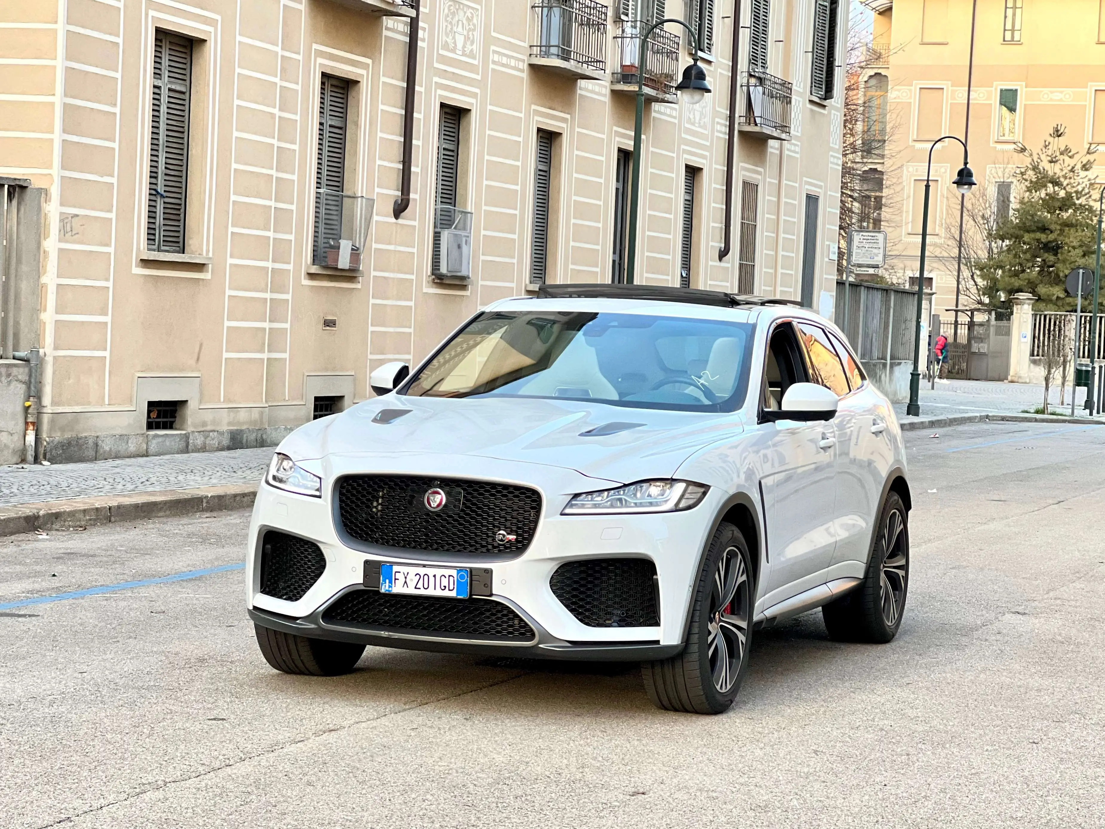 Photo 1 : Jaguar F-pace 2019 Petrol