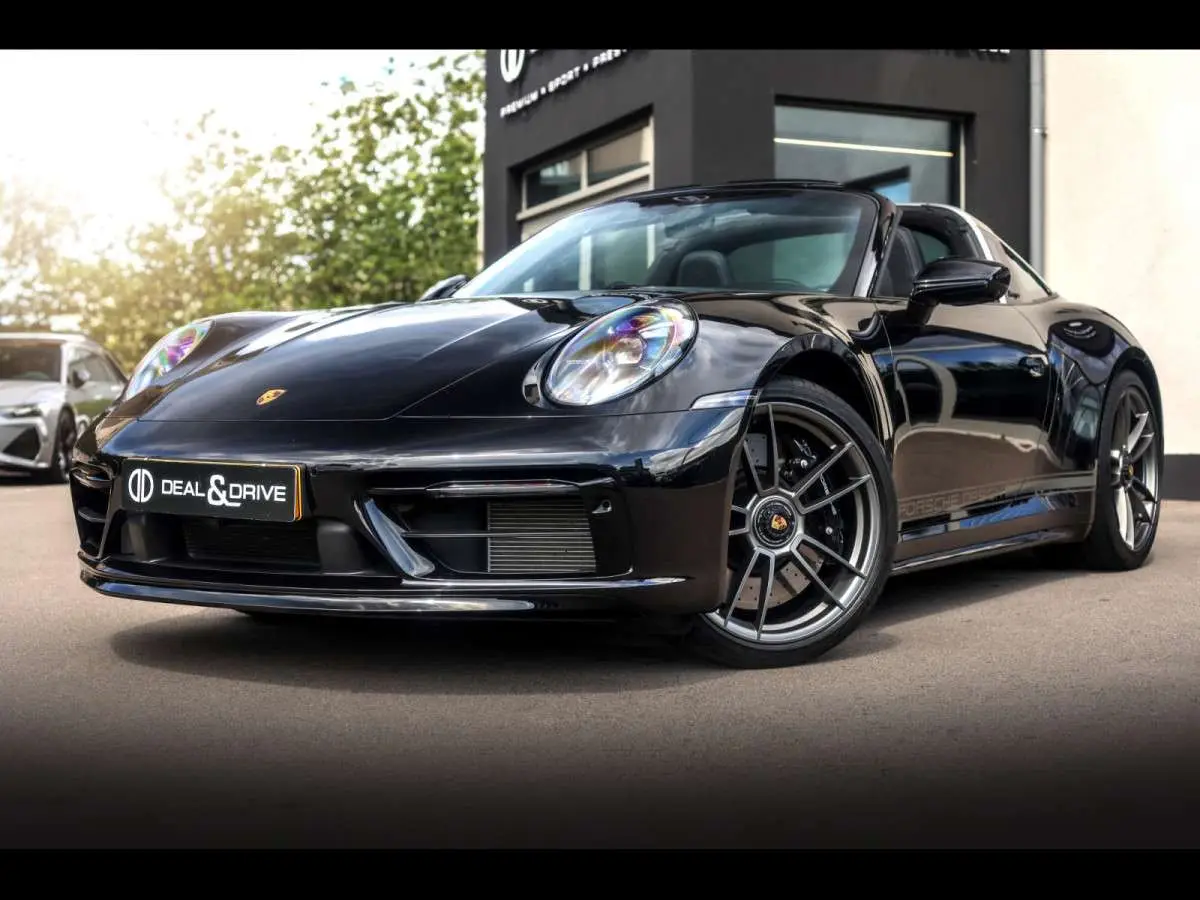 Photo 1 : Porsche 992 2022 Essence