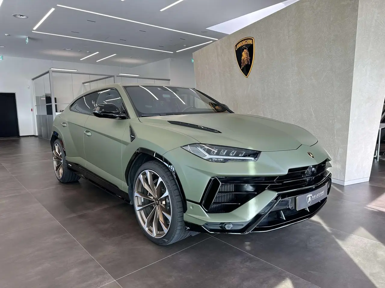 Photo 1 : Lamborghini Urus 2023 Essence