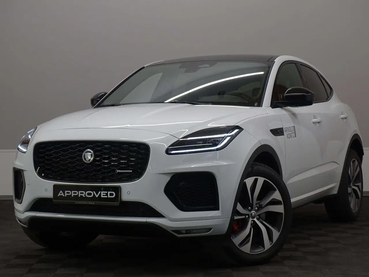 Photo 1 : Jaguar E-pace 2024 Hybrid