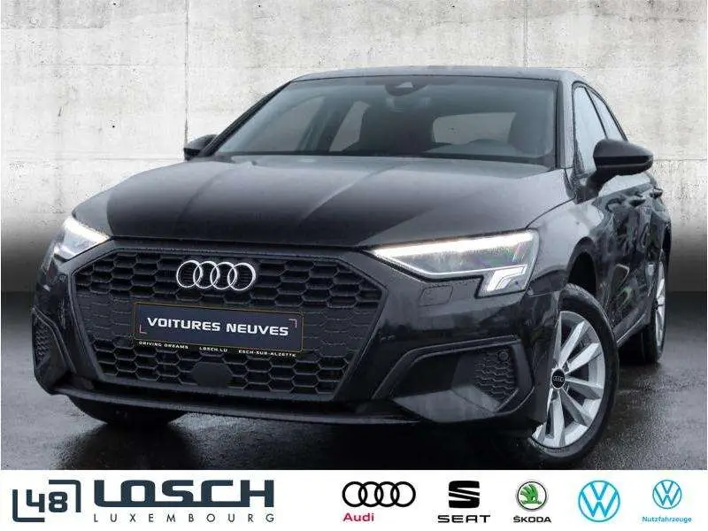 Photo 1 : Audi A3 2023 Essence