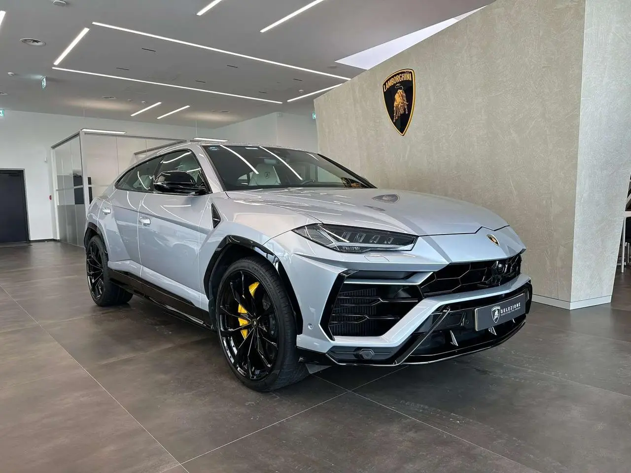 Photo 1 : Lamborghini Urus 2022 Petrol