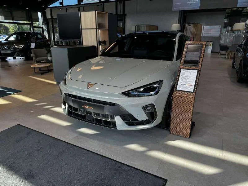 Photo 1 : Cupra Leon 2024 Petrol