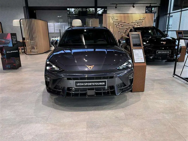 Photo 1 : Cupra Leon 2024 Petrol