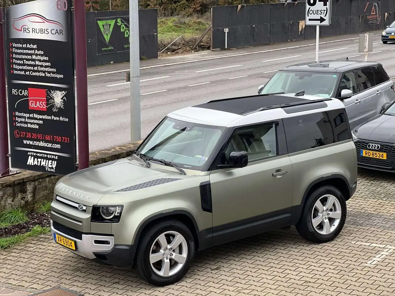 Photo 1 : Land Rover Defender 2021 Hybrid