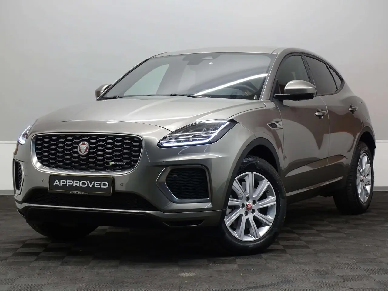 Photo 1 : Jaguar E-pace 2023 Hybrid