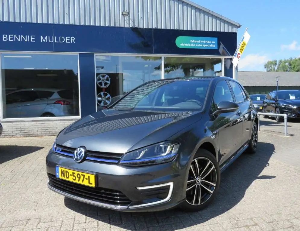 Photo 1 : Volkswagen Golf 2016 Hybride