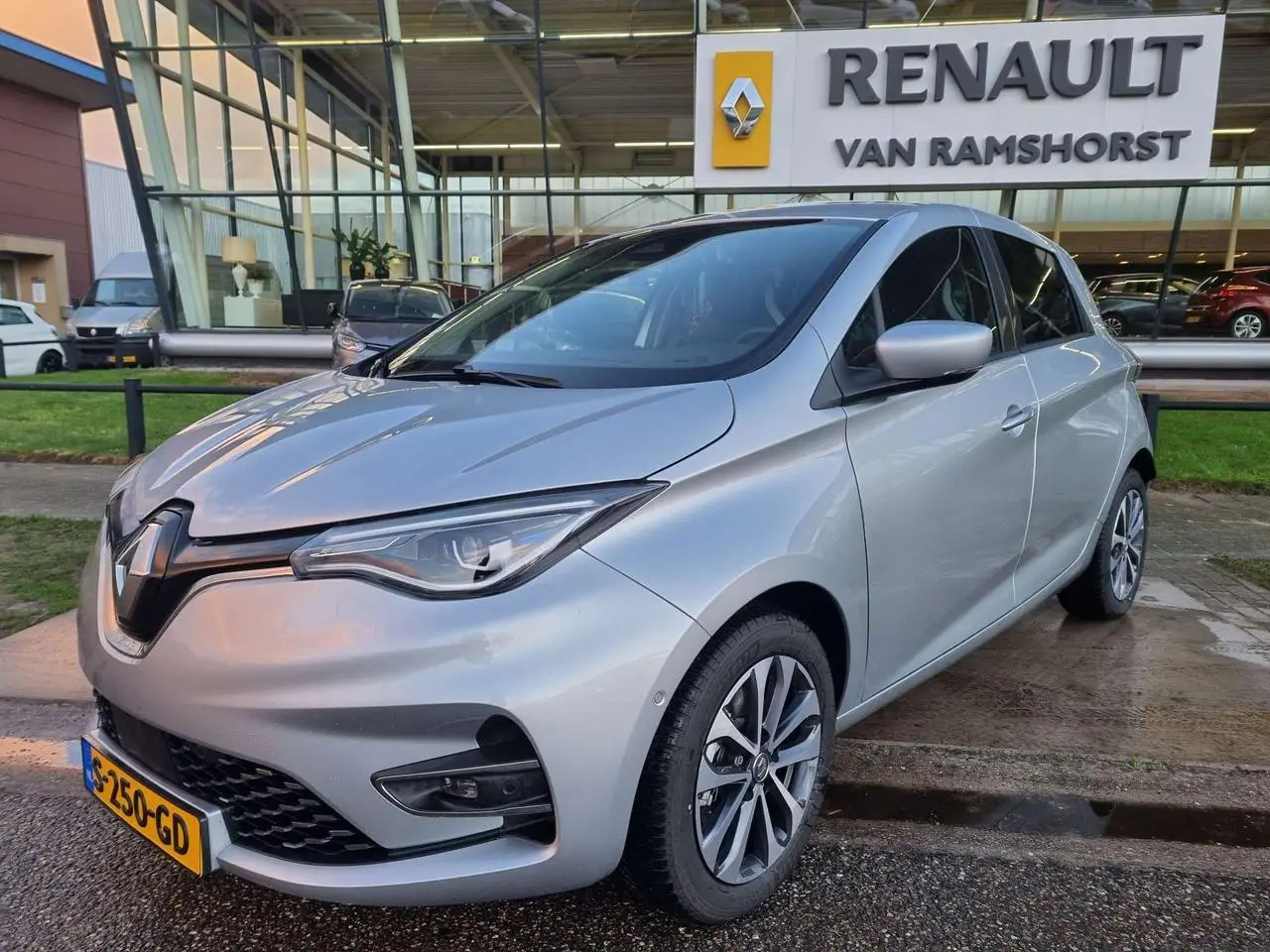 Photo 1 : Renault Zoe 2021 Electric