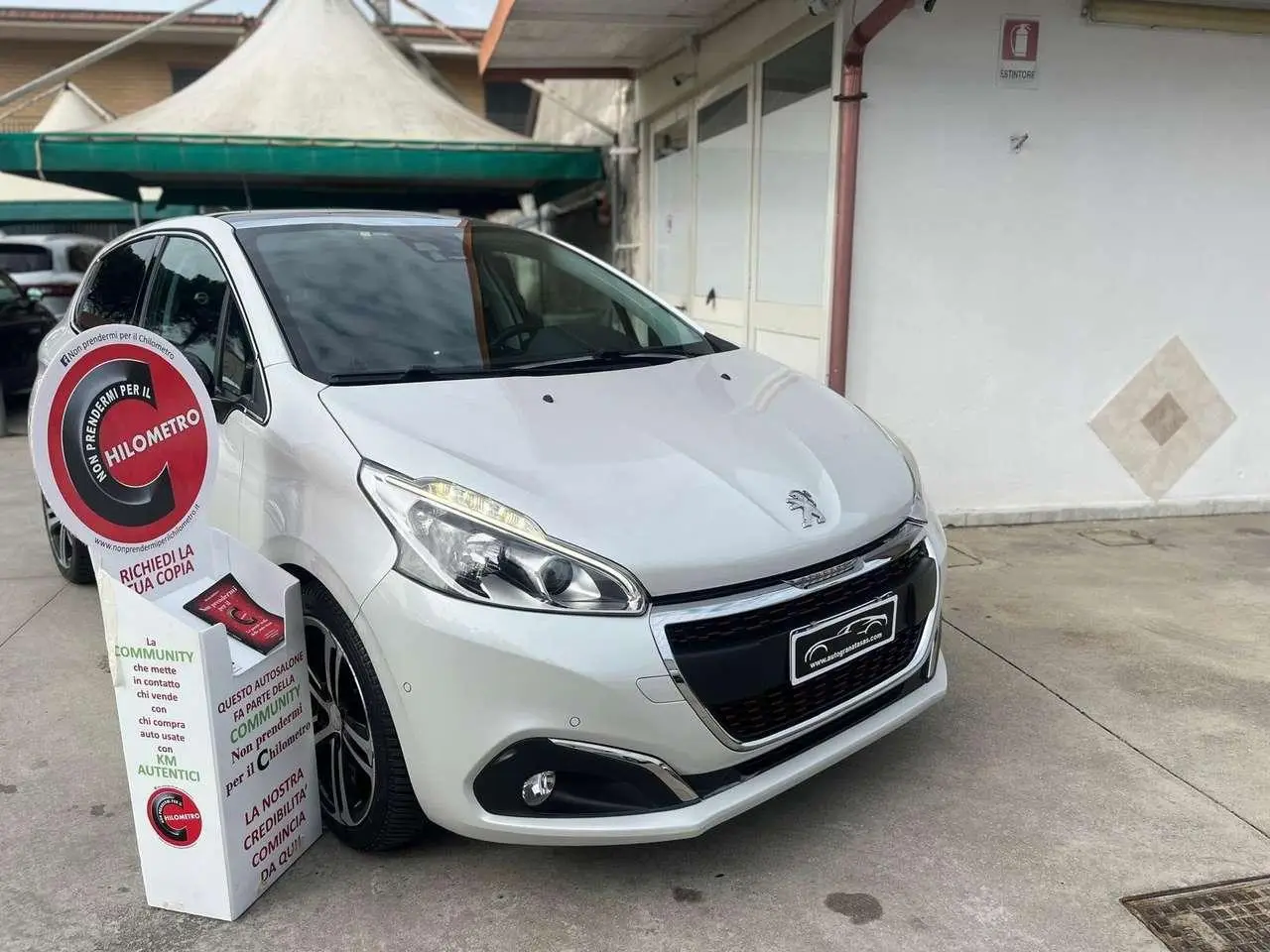 Photo 1 : Peugeot 208 2015 Petrol