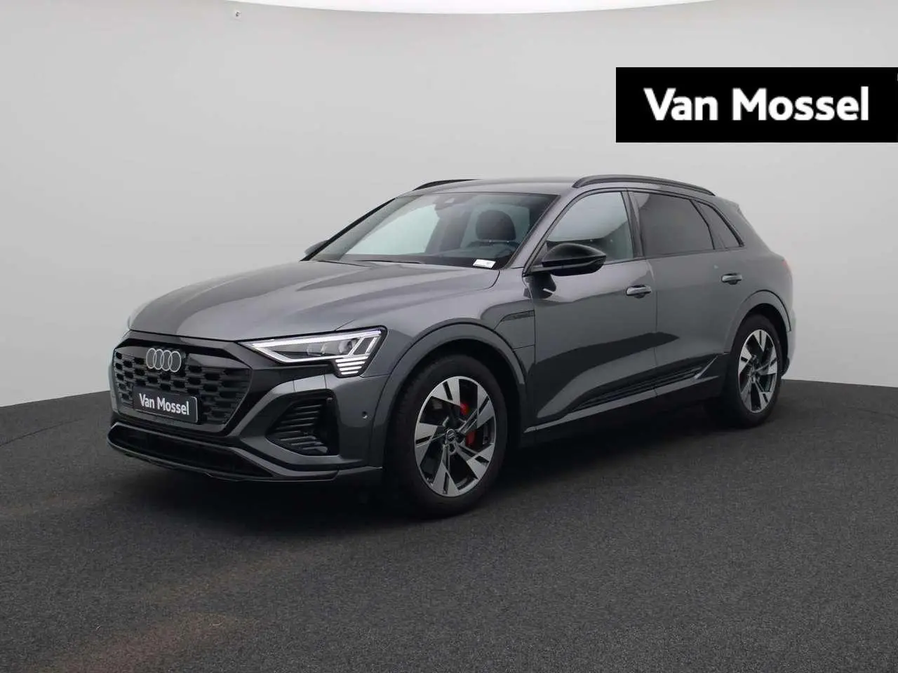 Photo 1 : Audi Q8 2023 Électrique