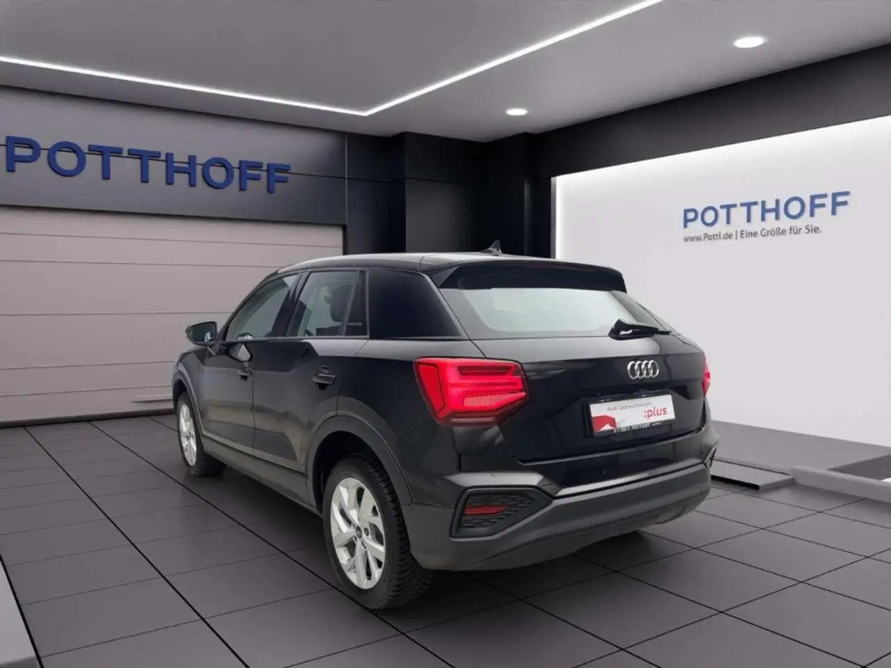 Photo 1 : Audi Q2 2024 Petrol