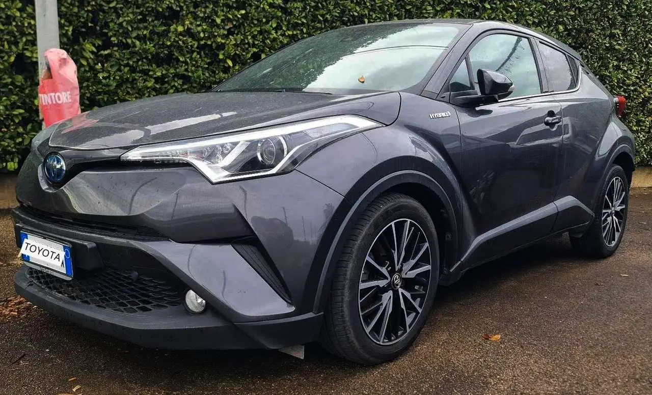 Photo 1 : Toyota C-hr 2018 Hybrid