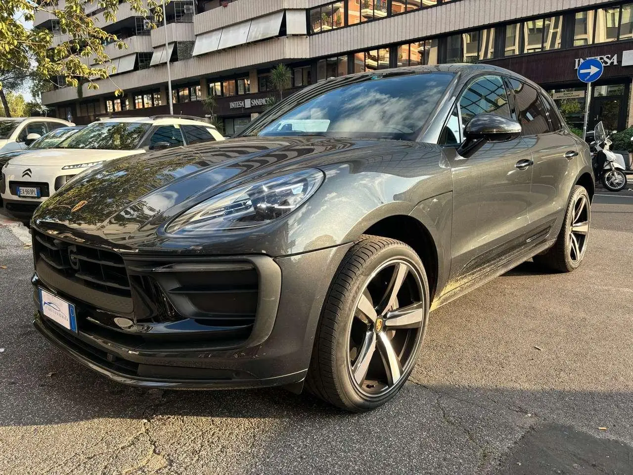 Photo 1 : Porsche Macan 2023 Essence