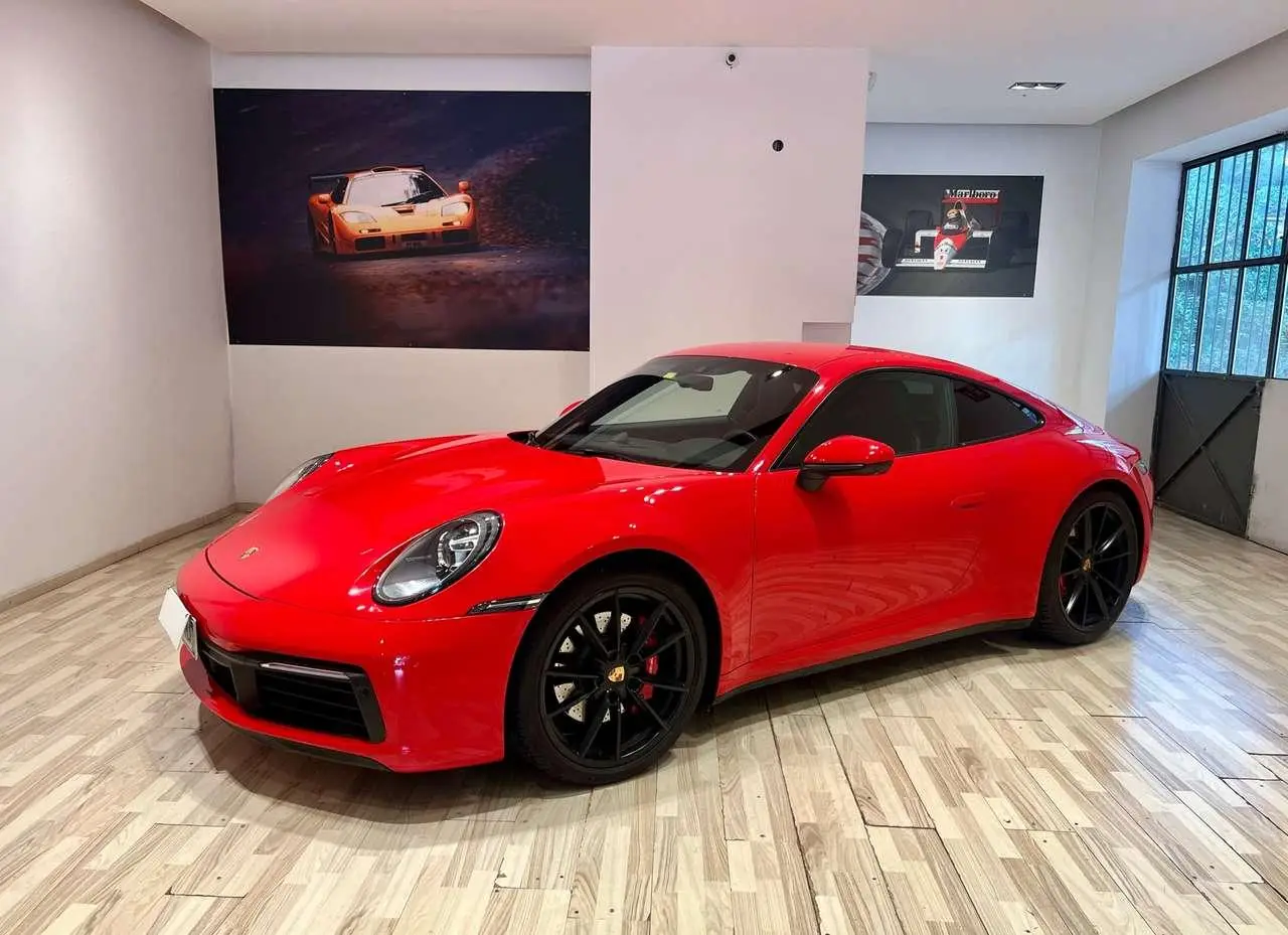 Photo 1 : Porsche 992 2019 Essence