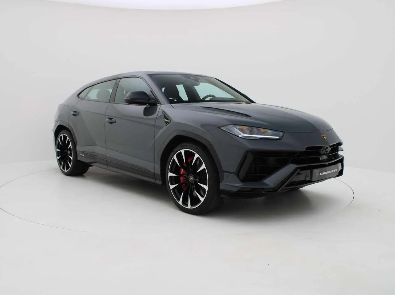 Photo 1 : Lamborghini Urus 2023 Essence