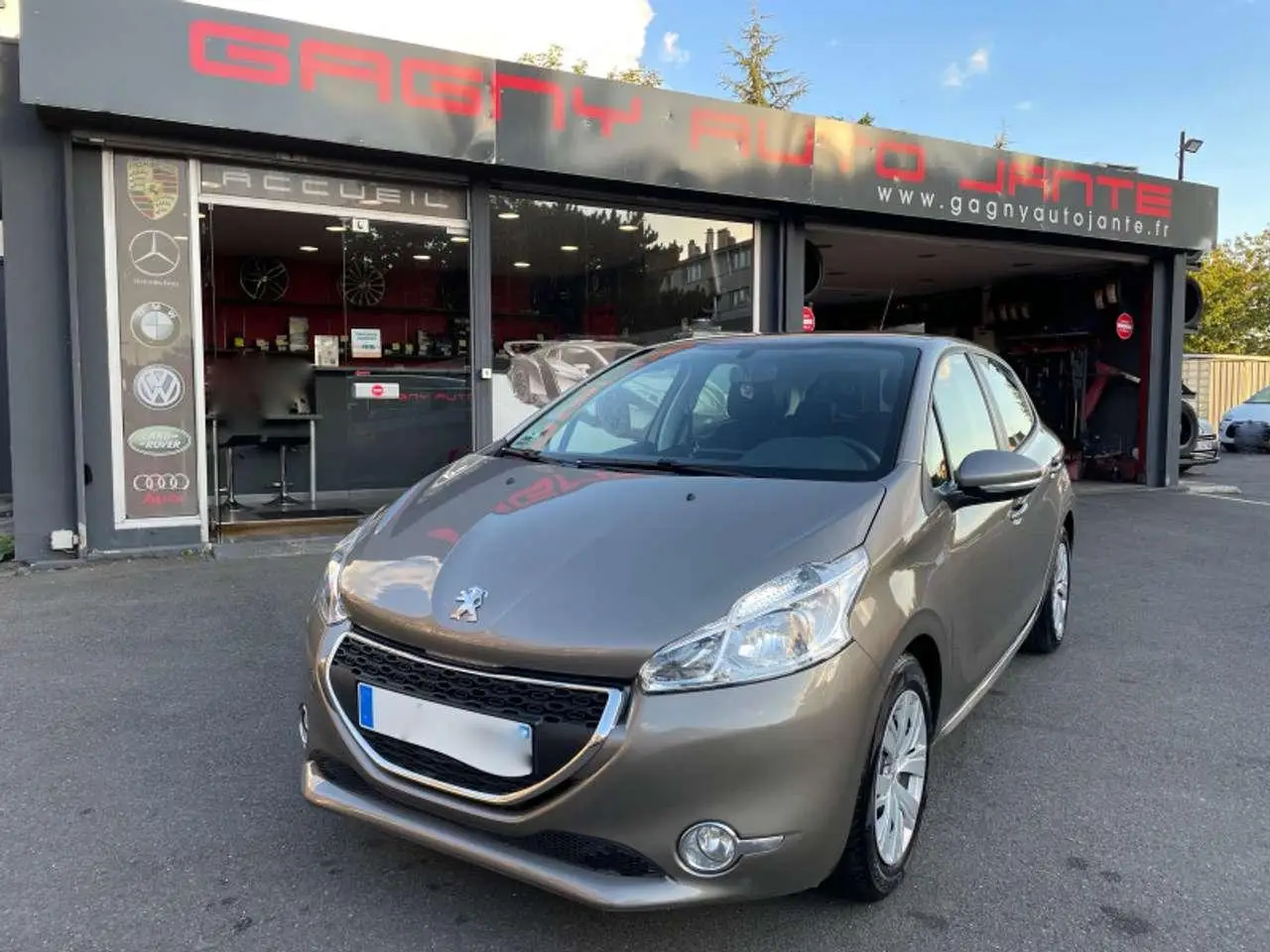 Photo 1 : Peugeot 208 2015 Petrol