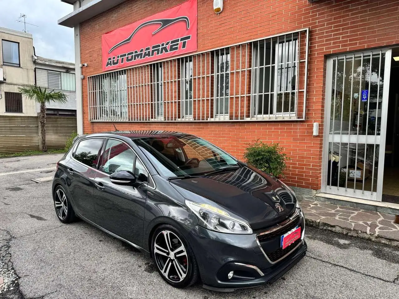 Photo 1 : Peugeot 208 2016 Essence