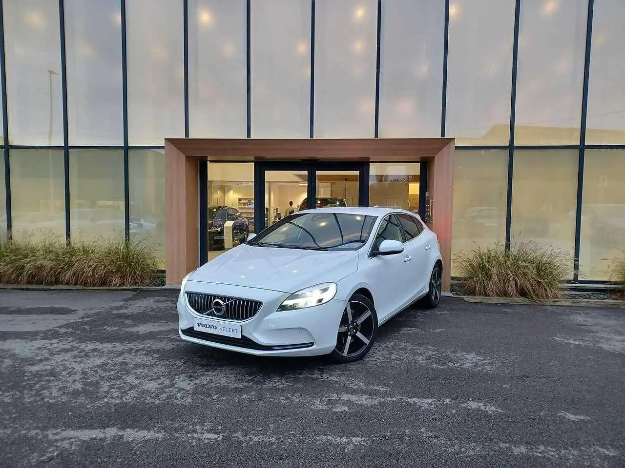 Photo 1 : Volvo V40 2018 Diesel