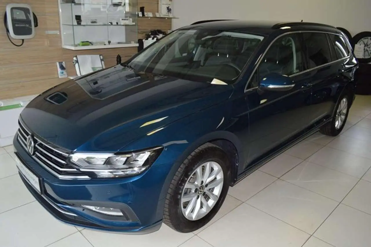 Photo 1 : Volkswagen Passat 2023 Essence