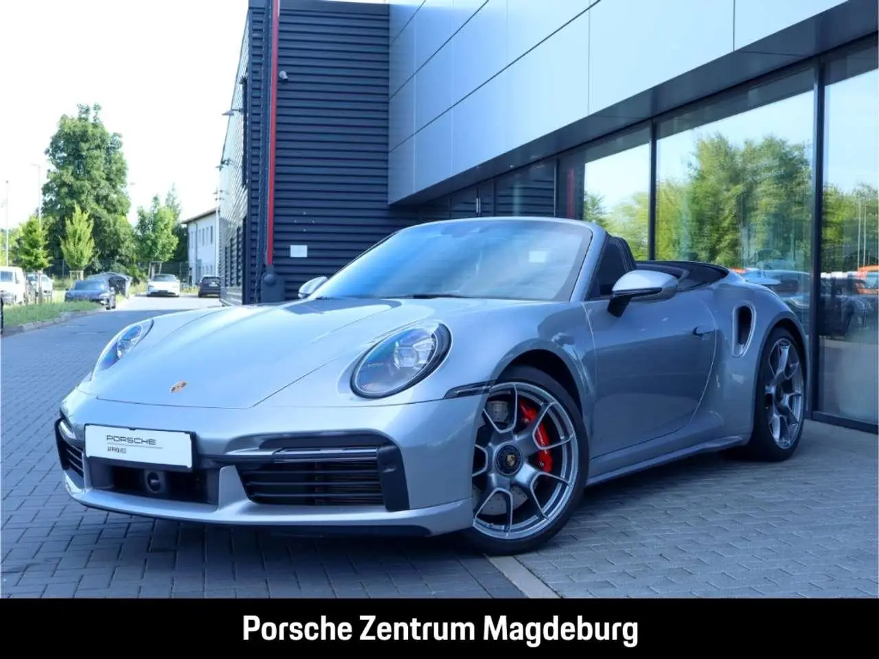 Photo 1 : Porsche 992 2022 Petrol