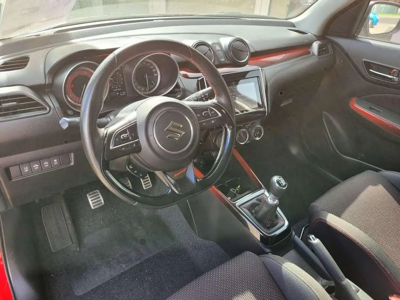 Photo 1 : Suzuki Swift 2019 Petrol