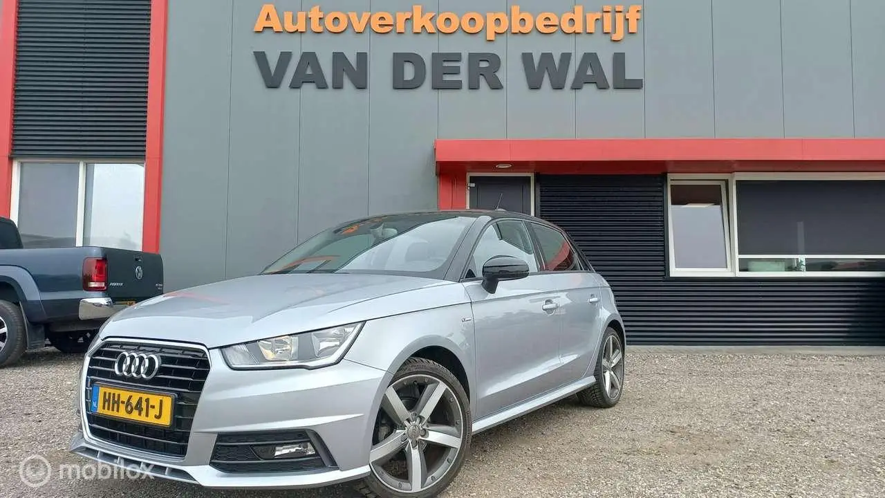 Photo 1 : Audi A1 2015 Petrol