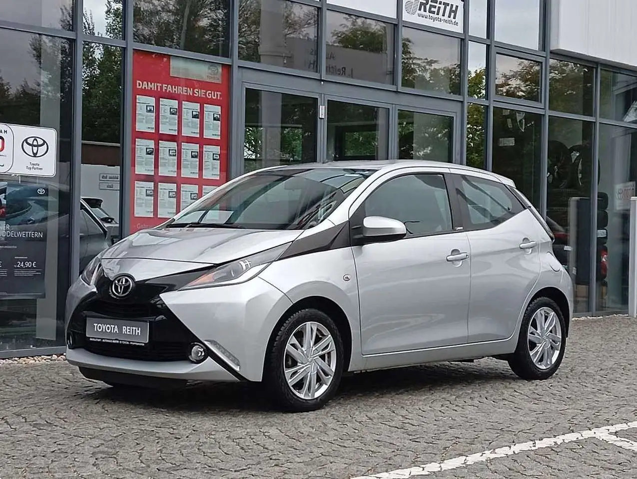 Photo 1 : Toyota Aygo X 2016 Petrol