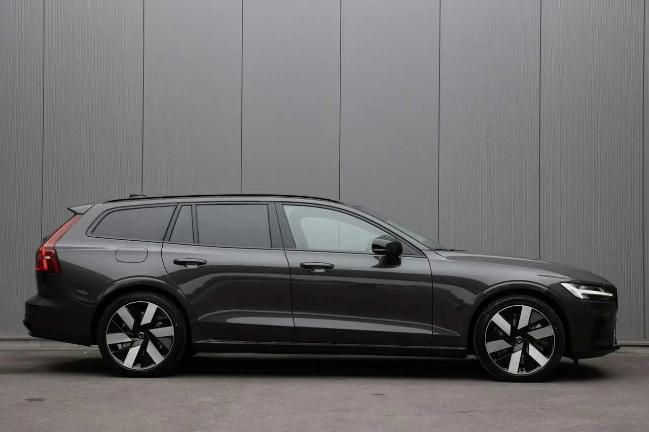 Photo 1 : Volvo V60 2024 Hybrid