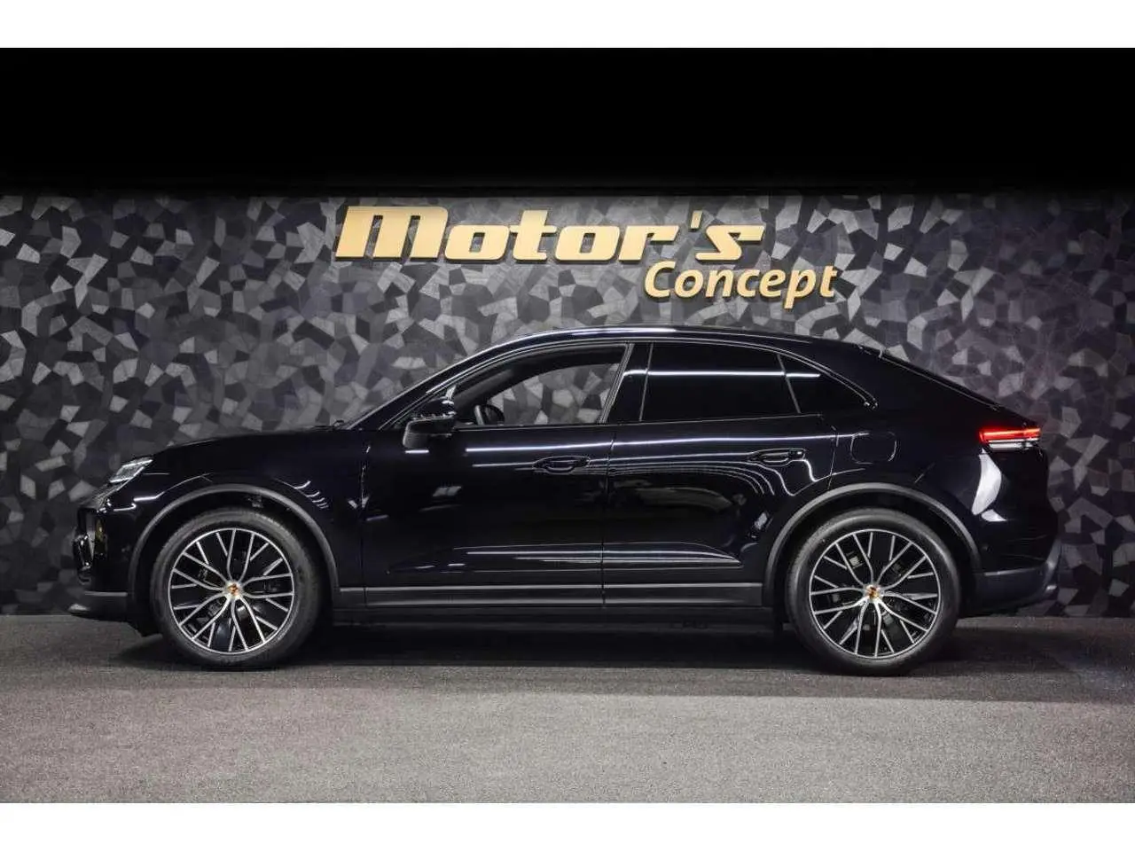 Photo 1 : Porsche Macan 2024 Electric