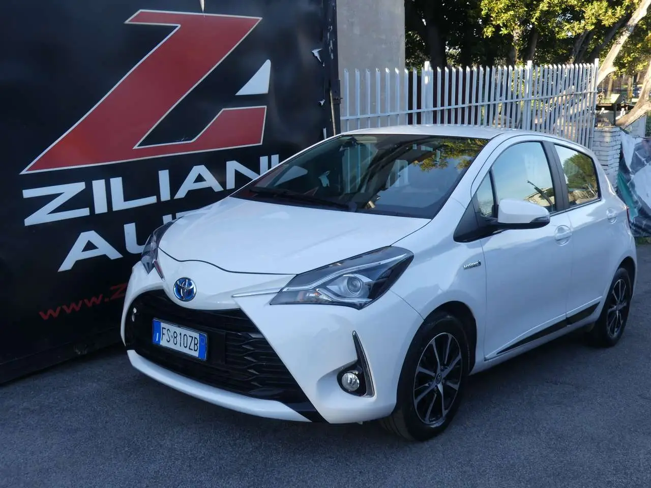 Photo 1 : Toyota Yaris 2018 Hybrid