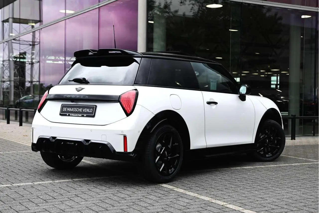 Photo 1 : Mini John Cooper Works 2024 Essence