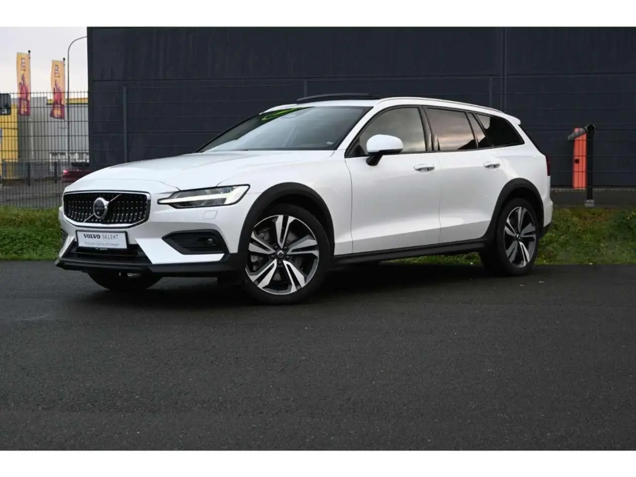 Photo 1 : Volvo V60 2024 Essence