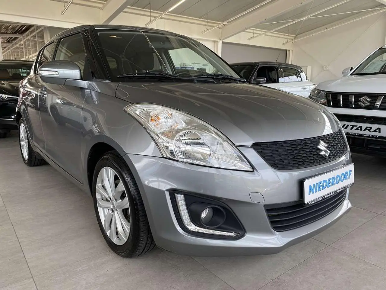 Photo 1 : Suzuki Swift 2015 Petrol