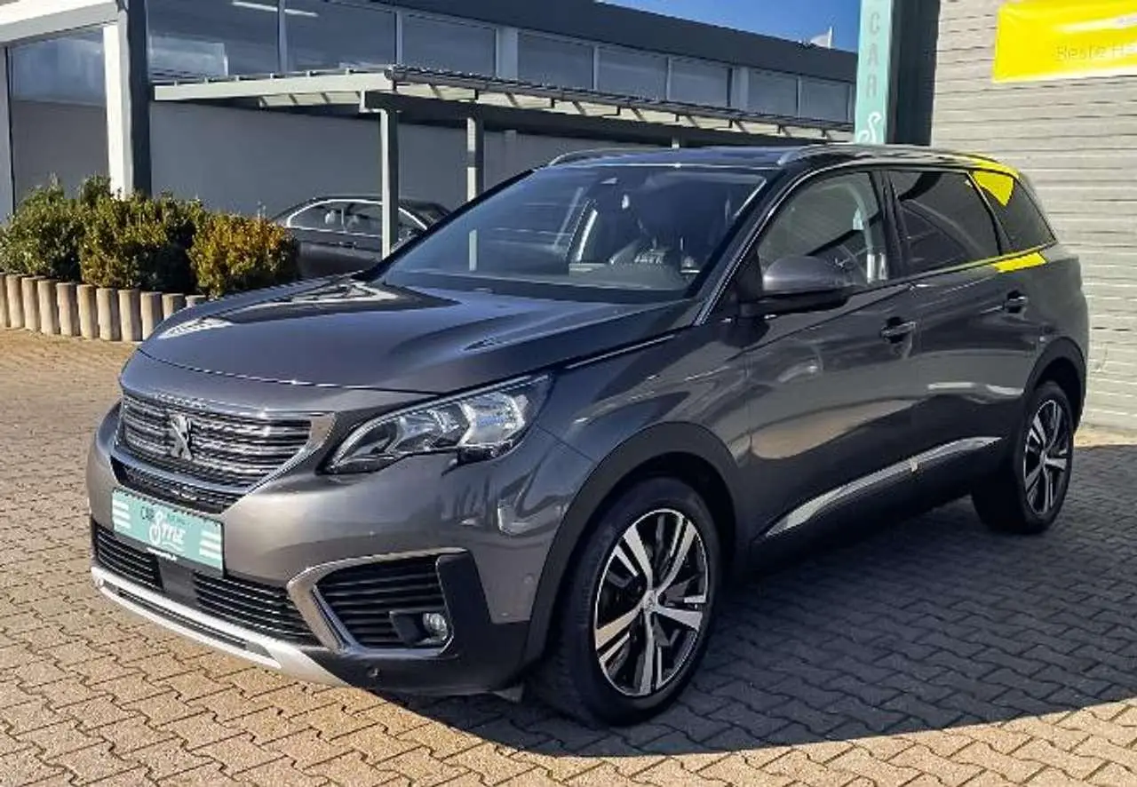 Photo 1 : Peugeot 5008 2018 Petrol