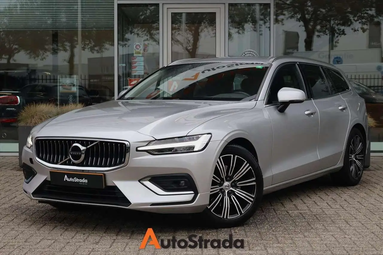 Photo 1 : Volvo V60 2020 Petrol