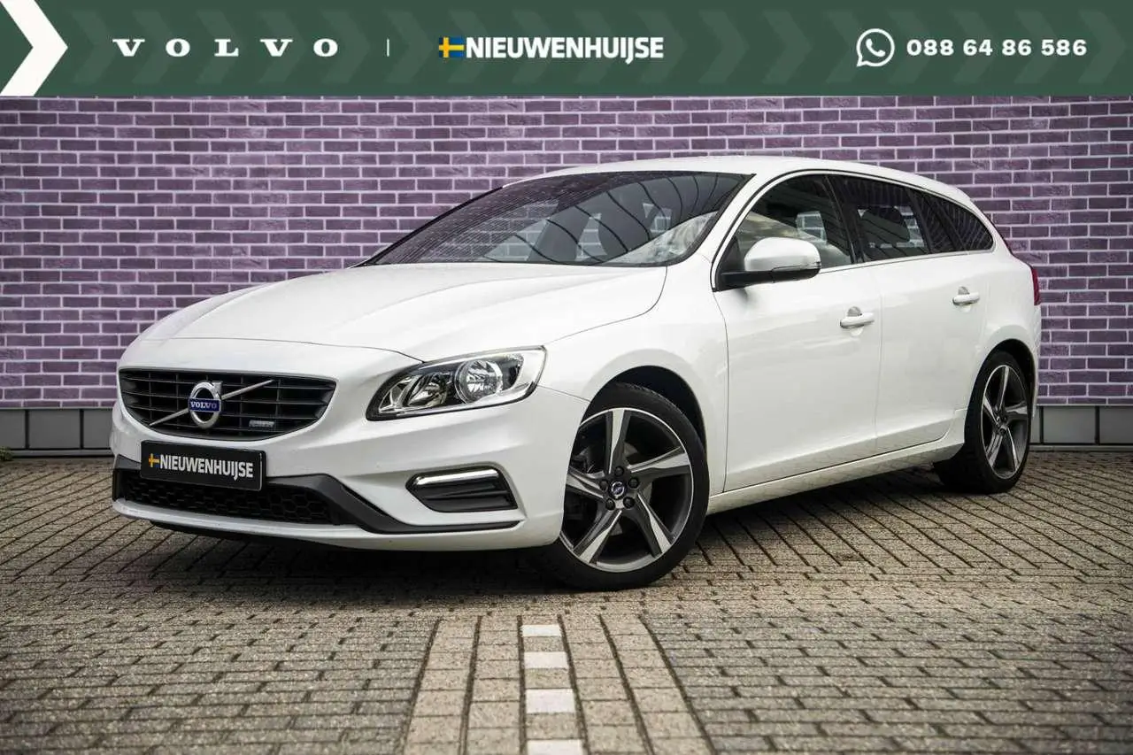 Photo 1 : Volvo V60 2015 Petrol