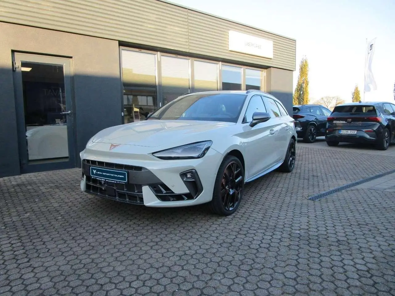 Photo 1 : Cupra Leon 2024 Petrol